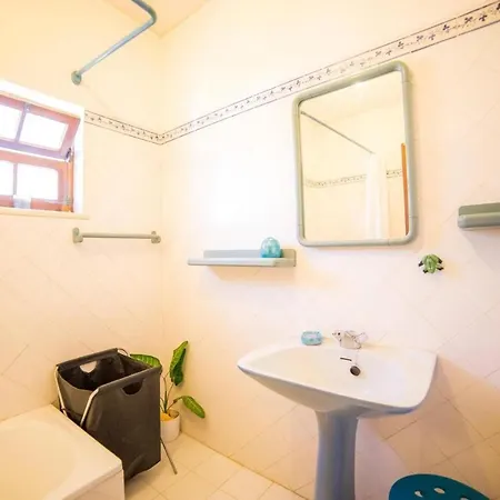 Windmill Park 1 Bed With Views! * Lagos